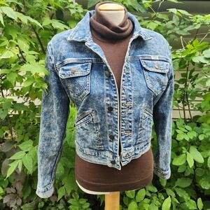 Wrangler Medium Denim Jacket Women's Acid Wash Western Cropped Jean Jacket